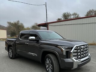 2023 Toyota Tundra CrewMax III, серый, 10188576 рублей, вид 4