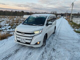 2018 Toyota Noah III (R80) Рестайлинг, белый, 3000000 рублей, вид 4