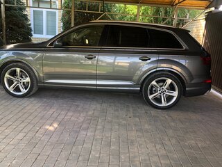 2019 Audi Q7 II (4M), серый, 5695000 рублей, вид 4