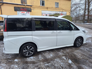 2019 Honda Stepwgn Spada V Рестайлинг, белый, 2350000 рублей, вид 2