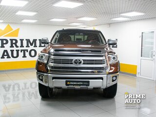 2014 Toyota Tundra CrewMax II Рестайлинг, коричневый, 4699000 рублей, вид 3