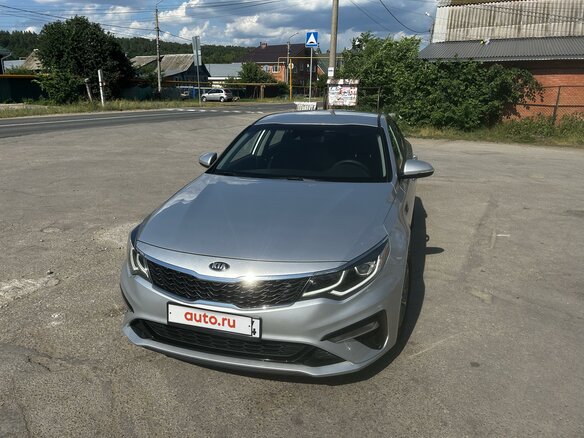 2019 Kia Optima IV Рестайлинг, серебристый, 1650000 рублей - вид 2