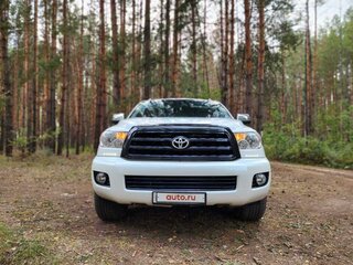 2011 Toyota Sequoia II, белый, 3970000 рублей, вид 3