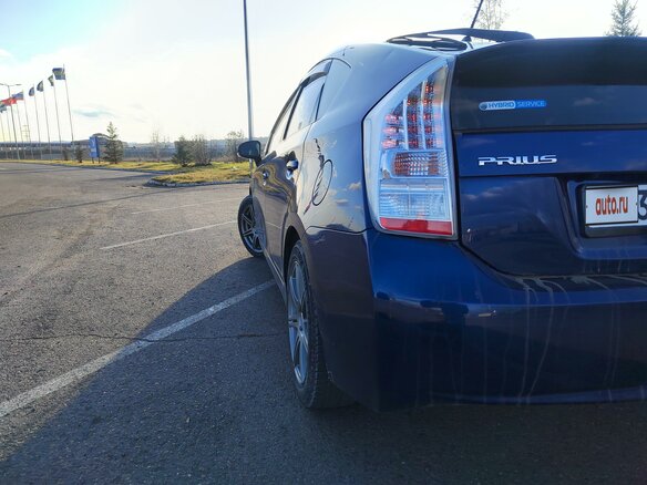 2010 Toyota Prius III (XW30), синий, 1200000 рублей - вид 18
