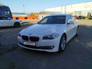 2013 BMW 5 серии 520i VI (F10/F11/F07), белый, 1850000 рублей, вид 2