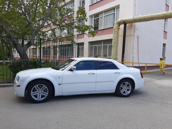 2004 Chrysler 300C I, белый, 850000 рублей - вид 18