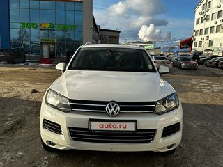 2014 Volkswagen Touareg II, белый, 3500000 рублей, вид 1