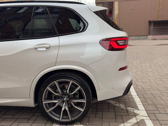 2020 BMW X5 40i IV (G05/G18), белый, 6800000 рублей - вид 4