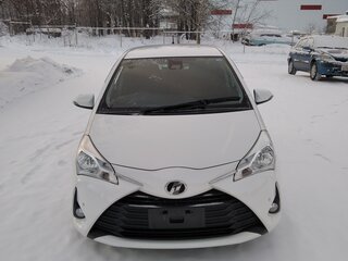 2018 Toyota Vitz III (XP130) Рестайлинг 2, белый, 1100000 рублей, вид 2