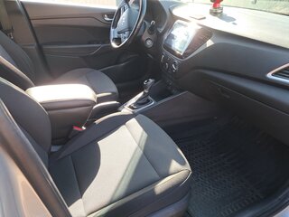 2017 Hyundai Solaris II, серебристый, 1400000 рублей, вид 5