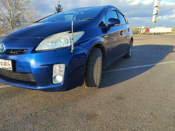 2010 Toyota Prius III (XW30), синий, 1200000 рублей - вид 10