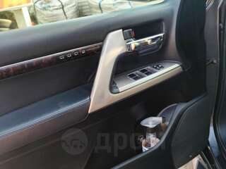 2012 Toyota Land Cruiser 200 Series Рестайлинг 1, серый, 3900000 рублей, вид 4