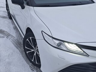 2021 Toyota Camry VIII (XV70), белый, 3250000 рублей, вид 2