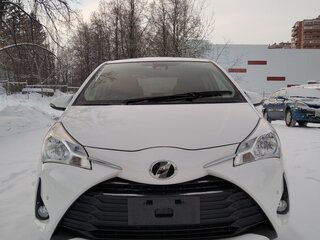 2018 Toyota Vitz III (XP130) Рестайлинг 2, белый, 1100000 рублей, вид 3