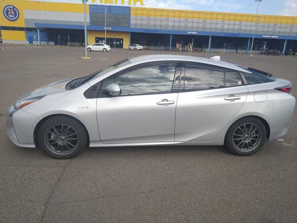 2017 Toyota Prius IV (XW50), серый, 2050000 рублей - вид 6