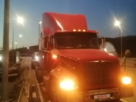 2001 International 9000 Series, красный, 800000 рублей, вид 1