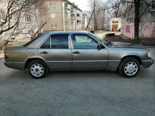 1993 Mercedes-Benz E-Класс 220 I (W124), серый, 450000 рублей, вид 3