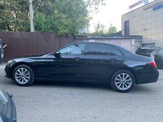 2020 Mercedes-Benz E-Класс 200 V (W213, S213, C238), чёрный, 2000000 рублей, вид 4