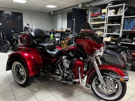 2011 Harley-Davidson Tri Glide, красный, 2700000 рублей, вид 3
