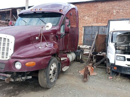 2005 Kenworth T2000, красный, 2650000 рублей, вид 5