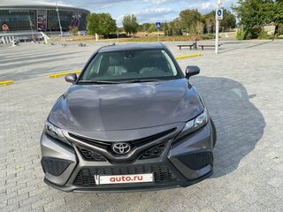 2021 Toyota Camry VIII (XV70) Рестайлинг, коричневый, 3100000 рублей, вид 3