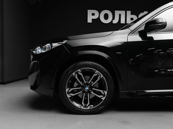 2025 BMW X1 20i xDrive III (U11/U12), чёрный - вид 9