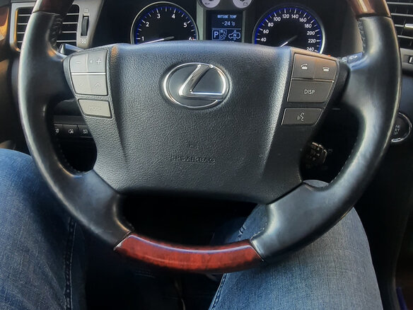 2011 Lexus LX 570 III, серебристый, 3800000 рублей - вид 16