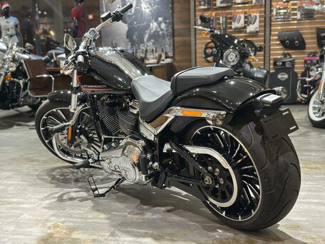 2023 Harley-Davidson Breakout, чёрный, 3250000 рублей, вид 2
