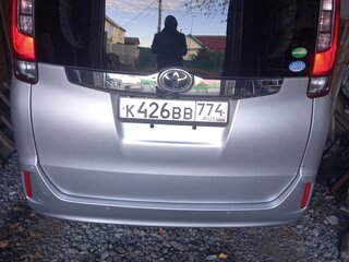 2017 Toyota Noah III (R80), серый, 2300000 рублей, вид 2