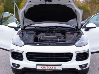 2016 Porsche Cayenne II Рестайлинг (958), белый, 3800000 рублей, вид 3