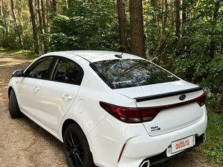 2020 Kia Rio IV Рестайлинг, белый, 1550000 рублей, вид 4