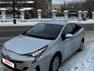2017 Toyota Prius IV (XW50), серебристый, 1650000 рублей, вид 3