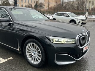 2020 BMW 7 серии Long 730Ld xDrive VI (G11/G12) Рестайлинг, чёрный, 6950000 рублей, вид 3
