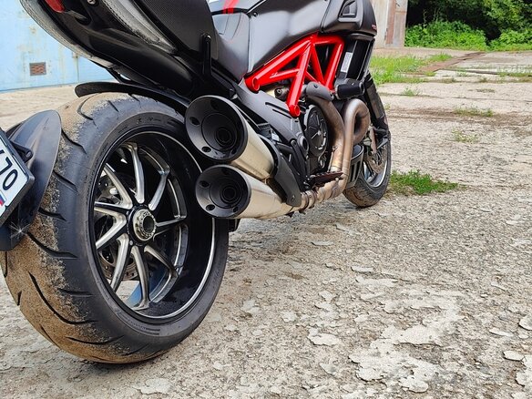 2014 Ducati Diavel Carbon, чёрный - вид 2