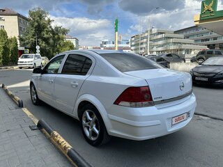 2010 Opel Astra H Рестайлинг, белый, 699000 рублей, вид 4