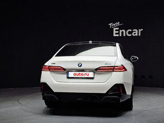 2025 BMW 5 серии 530i VIII (G60/G61/G68), белый, 8569000 рублей, вид 4