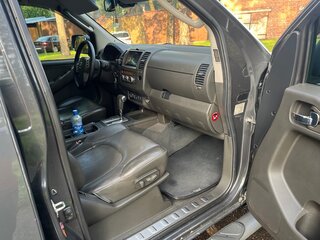 2007 Nissan Navara (Frontier) III (D40), серый, 1700000 рублей, вид 1