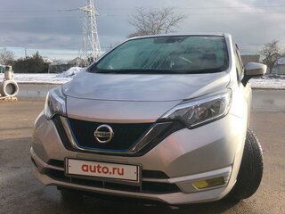 2017 Nissan Note e-Power II Рестайлинг, серебристый, 1350000 рублей, вид 1