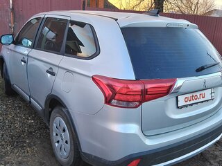 2017 Mitsubishi Outlander III Рестайлинг 2, серебристый, 1777777 рублей, вид 5