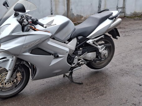 2005 Honda VFR 800, серебристый, 465000 рублей, вид 4