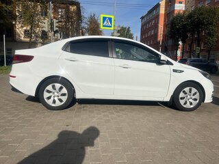 2016 Kia Rio III Рестайлинг, белый, 770000 рублей, вид 4
