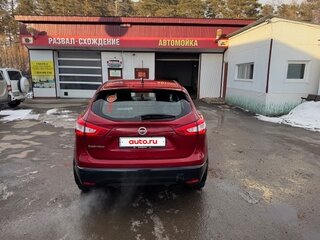 2015 Nissan Qashqai II, красный, 2000000 рублей, вид 2