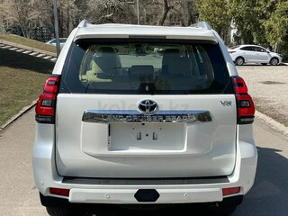 2022 Toyota Land Cruiser Prado 150 Series Рестайлинг 3, белый, 7600000 рублей, вид 5