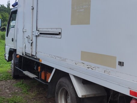 2004 Isuzu Elf (N-series), белый, 1950000 рублей, вид 4