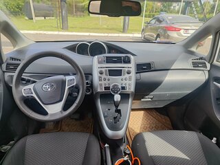 2011 Toyota Verso I, серебристый, 960000 рублей, вид 5