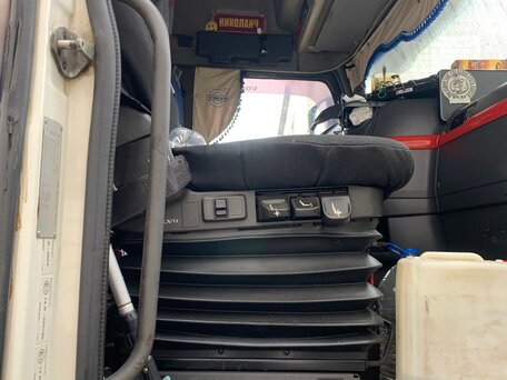 2005 Volvo FH, белый, 3100000 рублей, вид 5