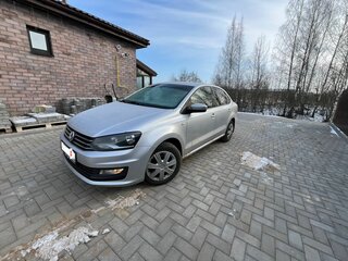 2017 Volkswagen Polo V Рестайлинг, серебристый, 1220000 рублей, вид 3