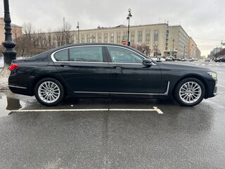 2020 BMW 7 серии Long 730Ld xDrive VI (G11/G12) Рестайлинг, чёрный, 6950000 рублей, вид 4