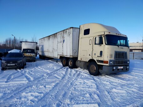 1999 International 9000 Series, бежевый, 750000 рублей, вид 1
