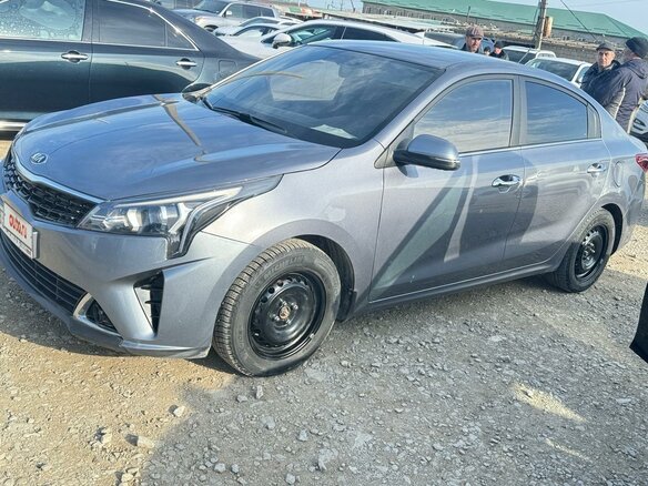 2021 Kia Rio IV Рестайлинг, серый, 1750000 рублей